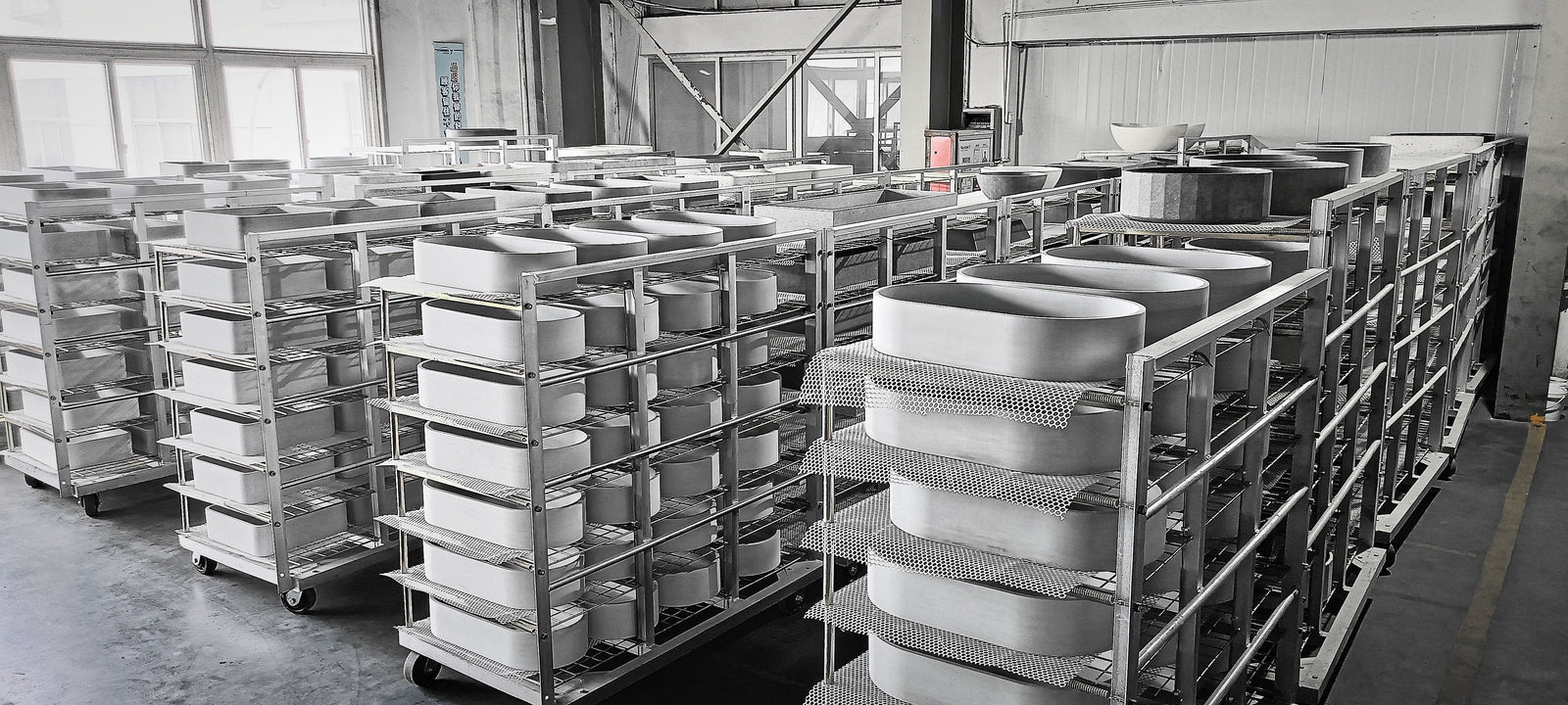 Sink manufacturing shown for a B2B buyer's evaluation guide