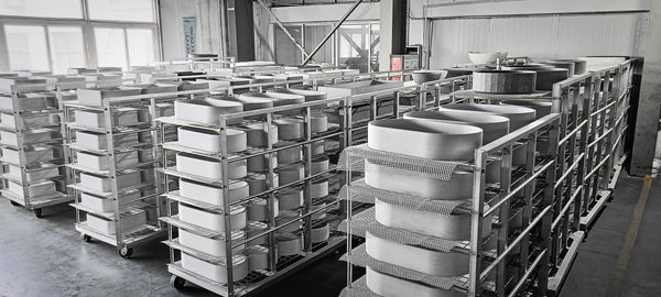 Sink manufacturing shown for a B2B buyer's evaluation guide
