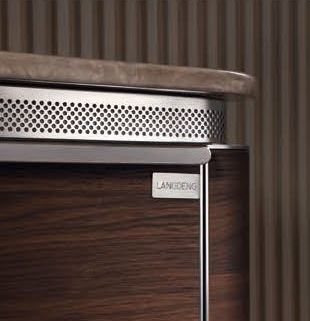 LD-5388 woodgrain front, trim and original badge detail